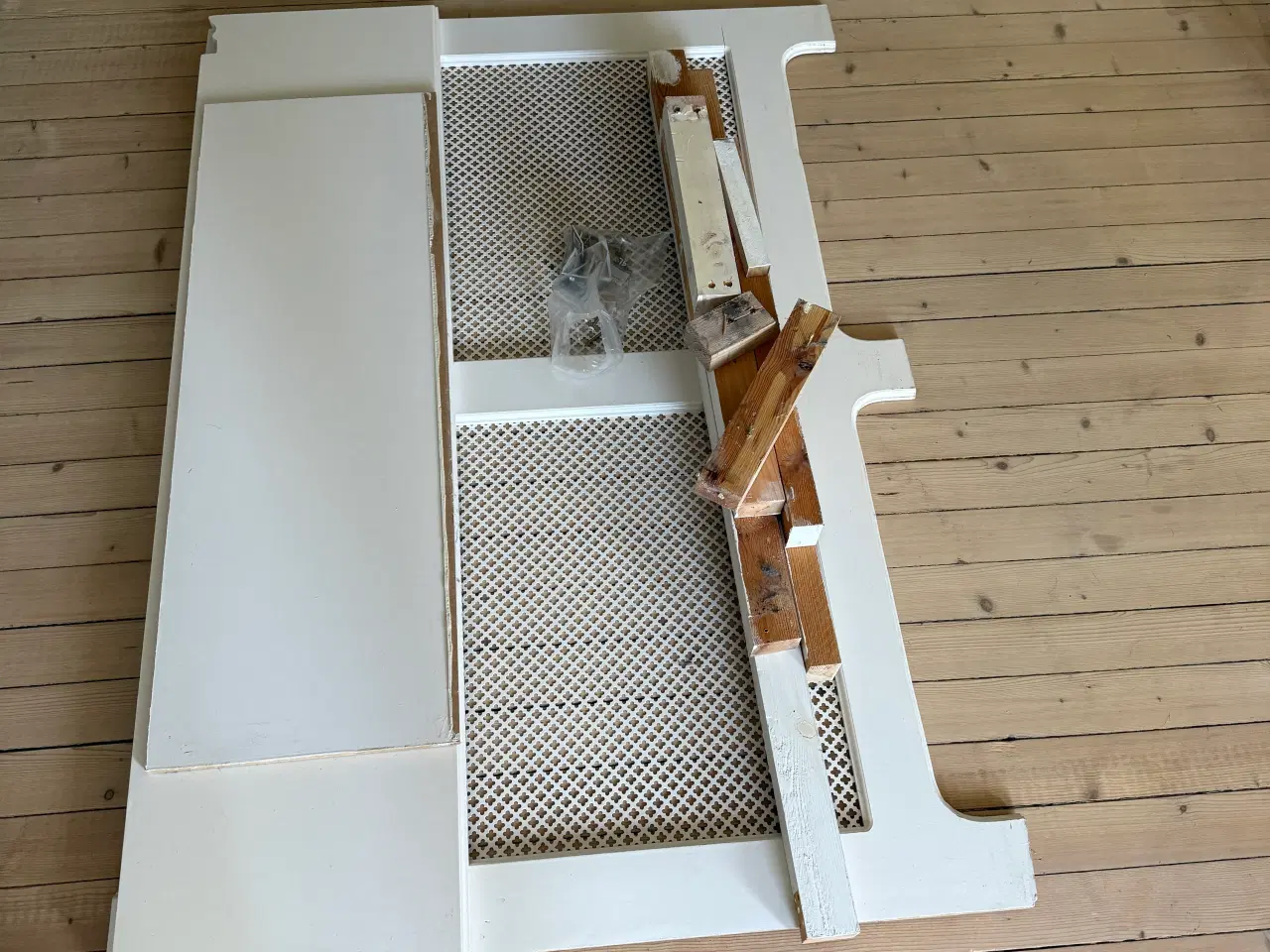 Billede 6 - Hvide radiatorskjuler
