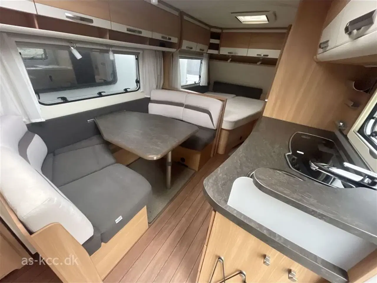 Billede 9 - 2019 - Knaus Südwind 500 FSK Knaus Südwind 500 FSK årg. 2019 6 sovepladser, 5 siddepladser, Isabella Commodore 3 m fortelt, mover.