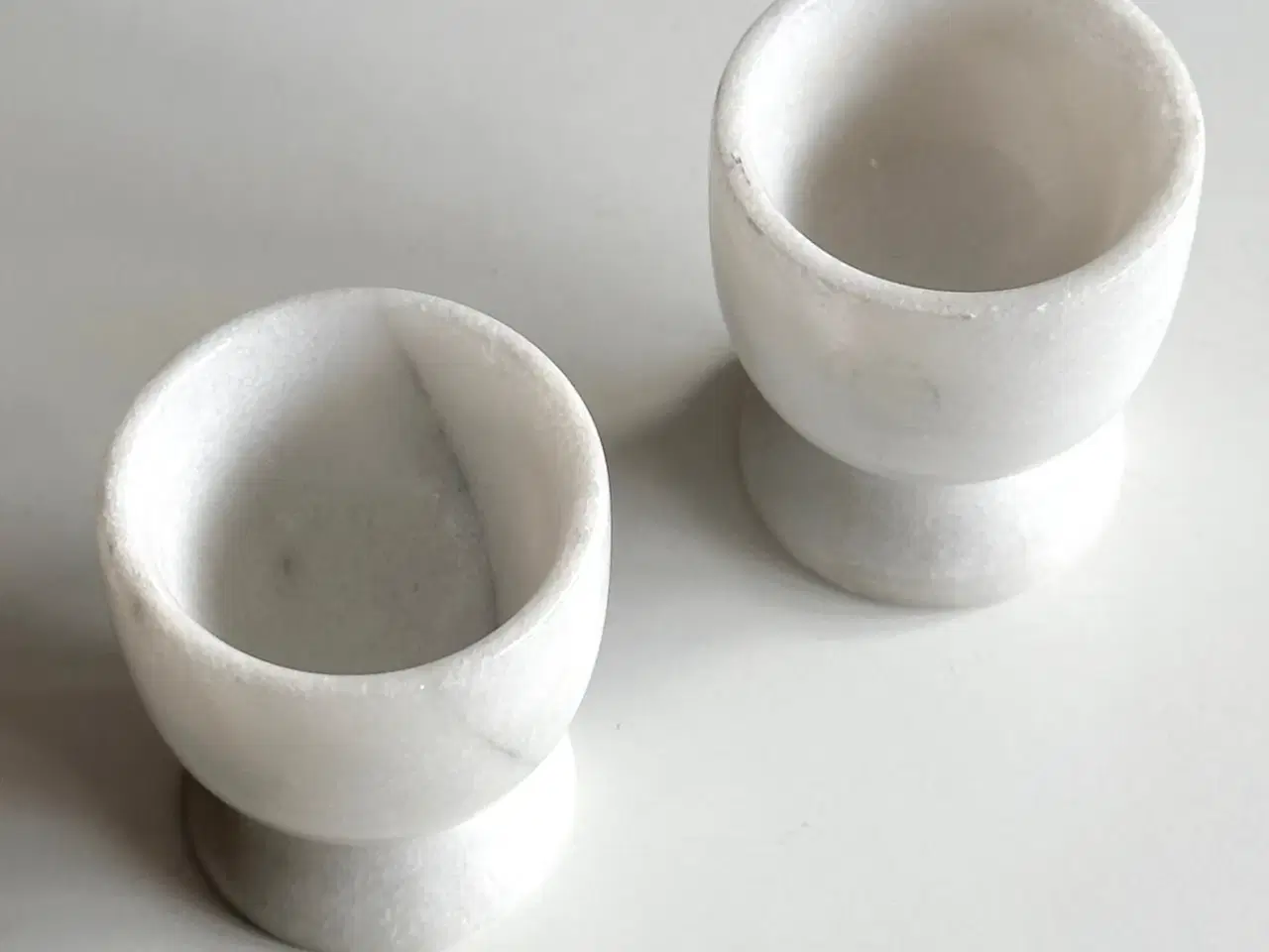 Billede 4 - Æggebægre, marmor, 2 stk samlet