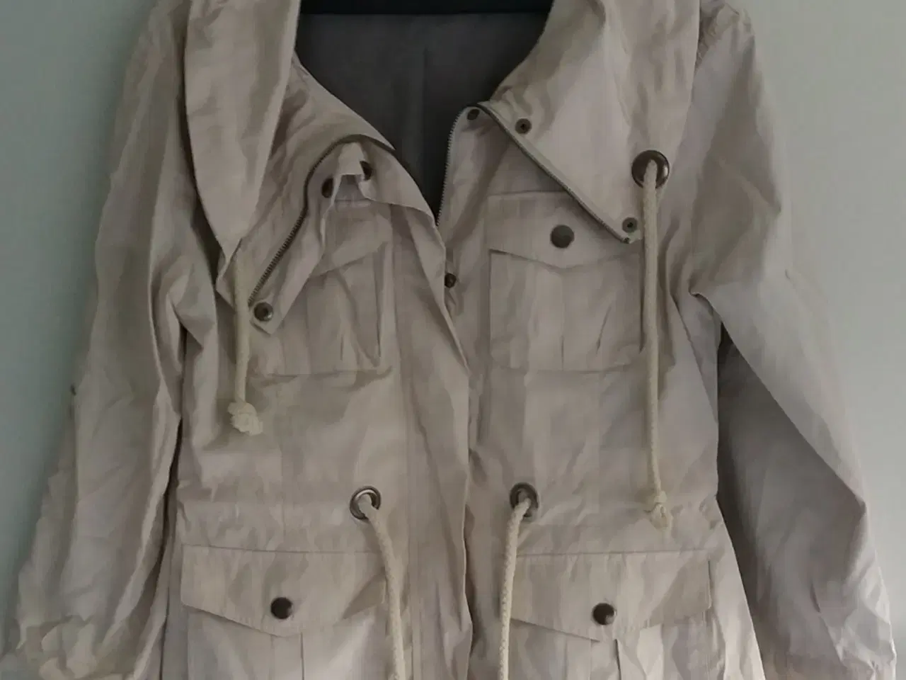 Billede 1 - Sød jakke-brystmål 92 cm