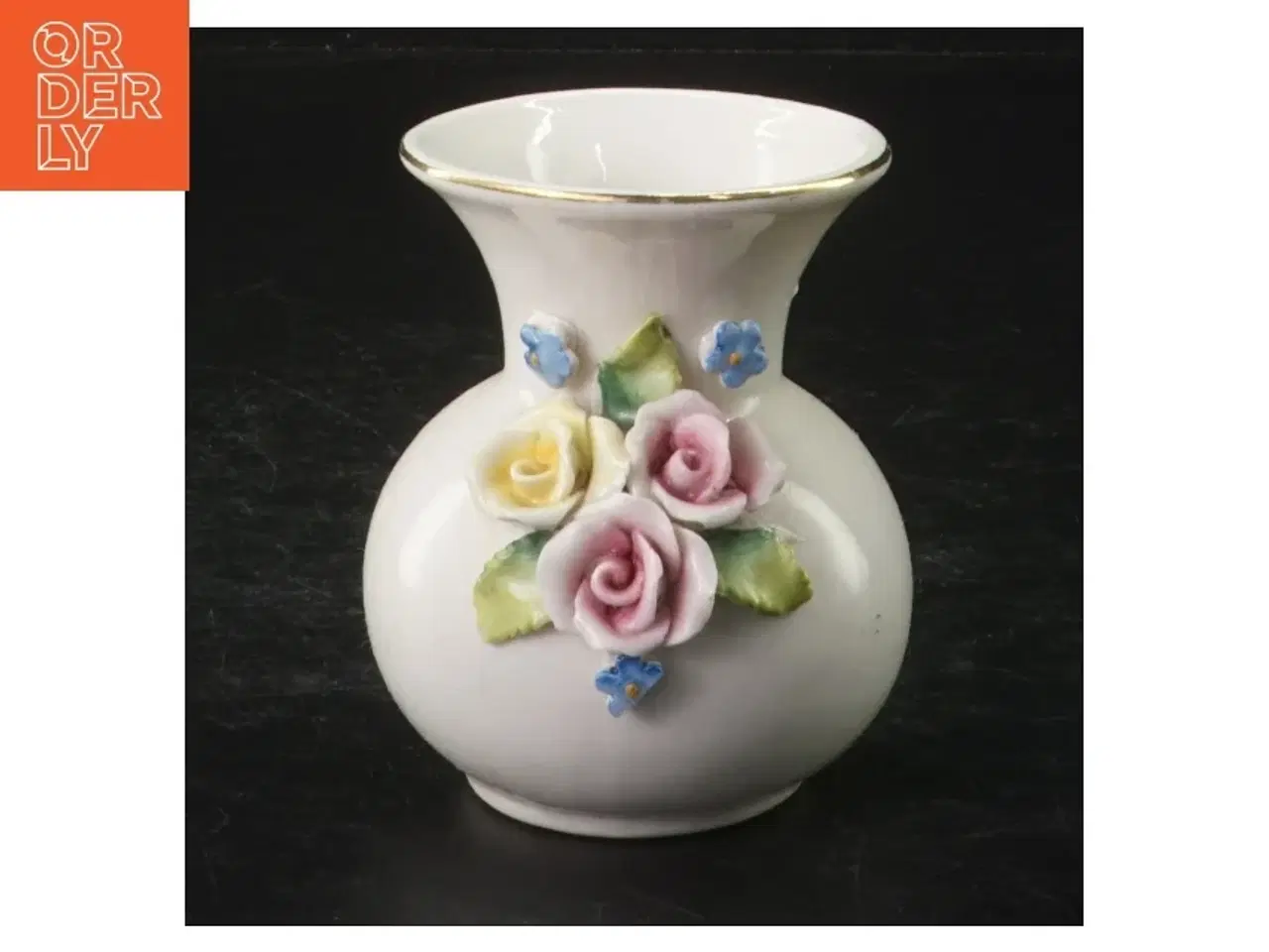Billede 1 - Porcelænsvase med blomsterdekoration (str. 8 cm ø. 7 cm)