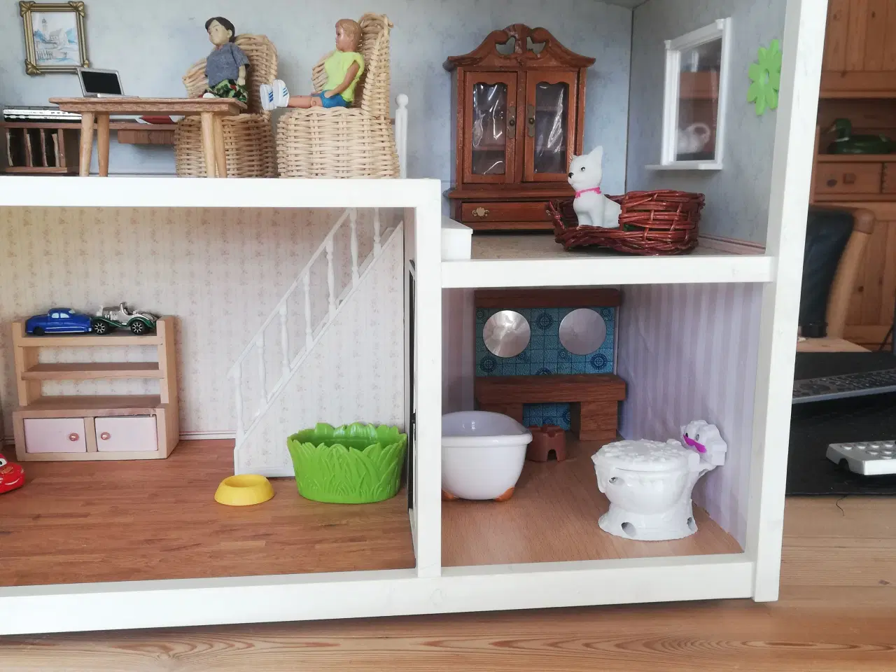 Billede 4 - Dukkehus Lundby med indhold