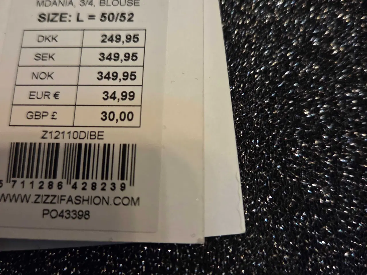 Billede 3 - Smuk bluse med glimmer.