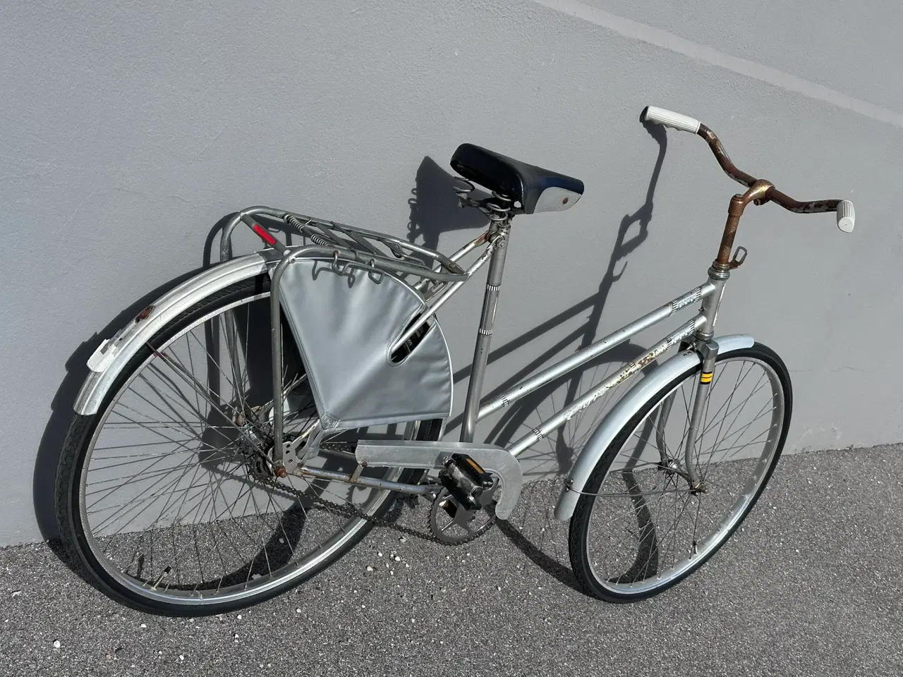 Billede 2 - Flot grå retro damecykel, Cyrus Deluxe med masser 