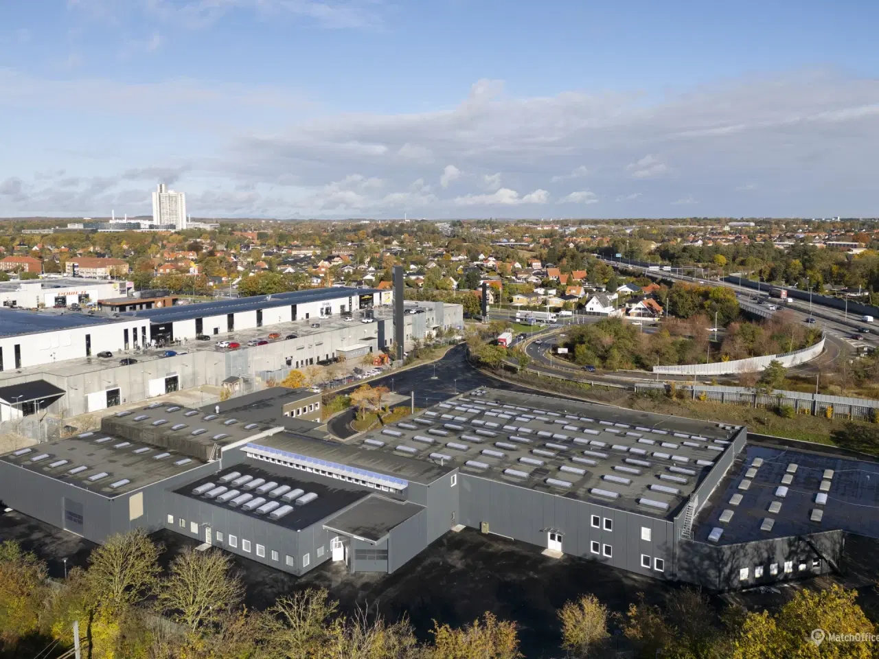 Billede 2 - Stor kontor og lagerejendom med ledige lejemål i varierende størrelser som gør det muligt at finde et lejemål efter behov