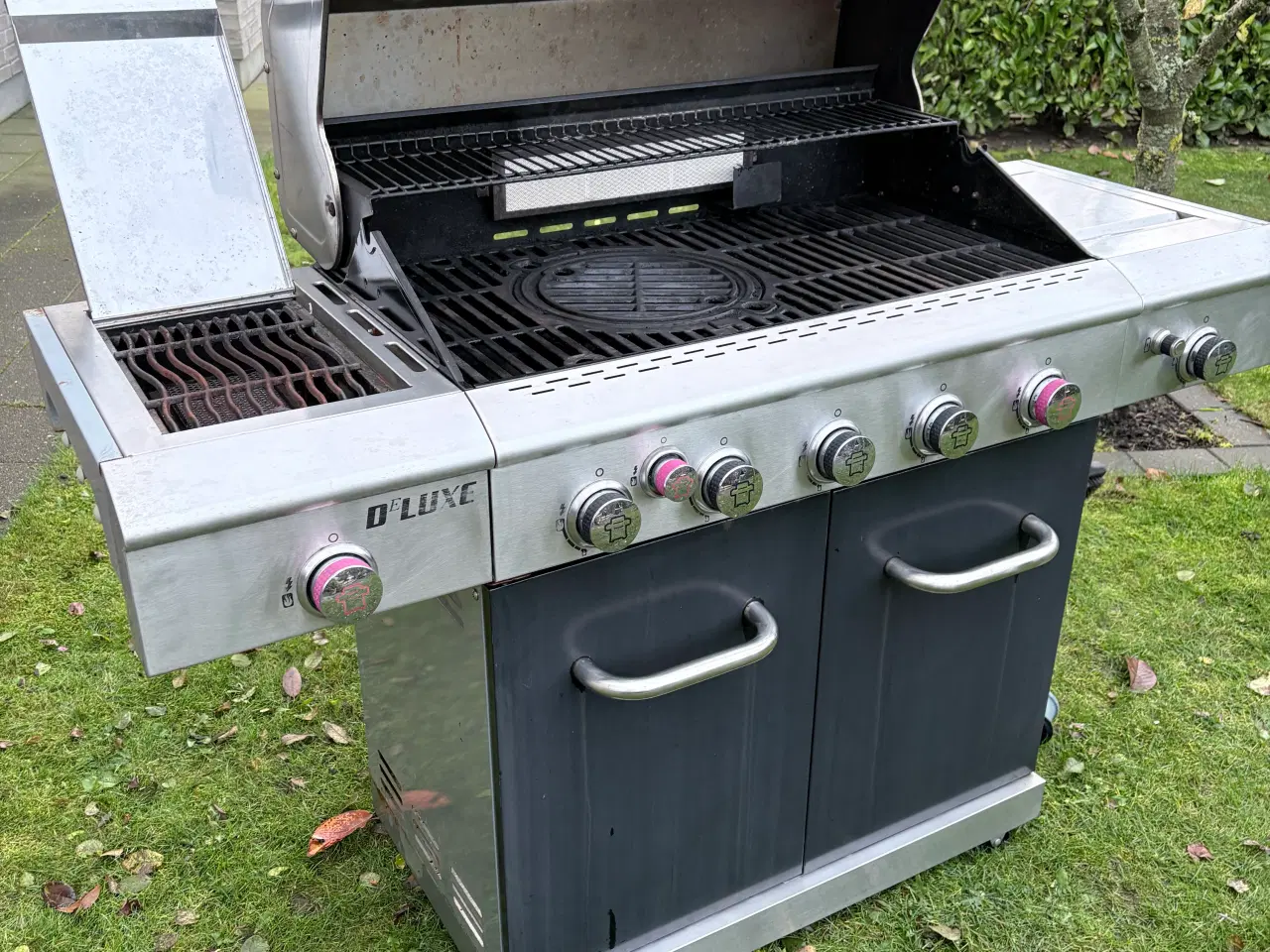 Billede 4 - Stor gasgrill med diverse tilbehør