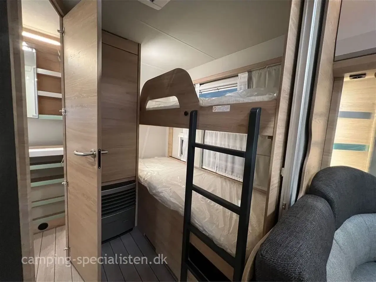 Billede 5 - 2024 - Knaus Südwind 580 QS   En flot Knaus Südwind 580 QS 2024 den perfekte løsning til børnefamilien - kan nu opleves hos Camping-Specialisten.dk Silkeborg