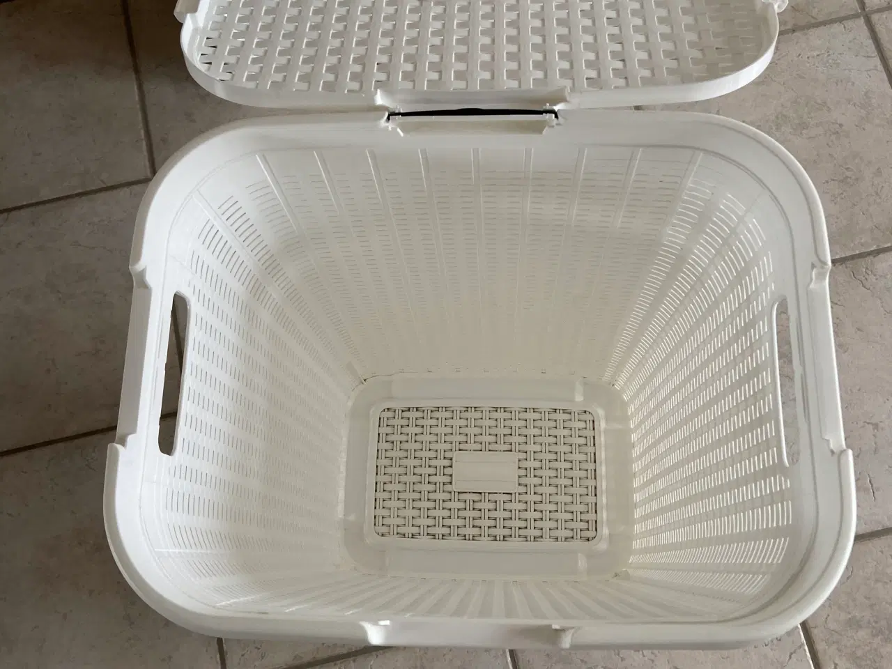 Billede 1 - Vasketøjskurv/balje