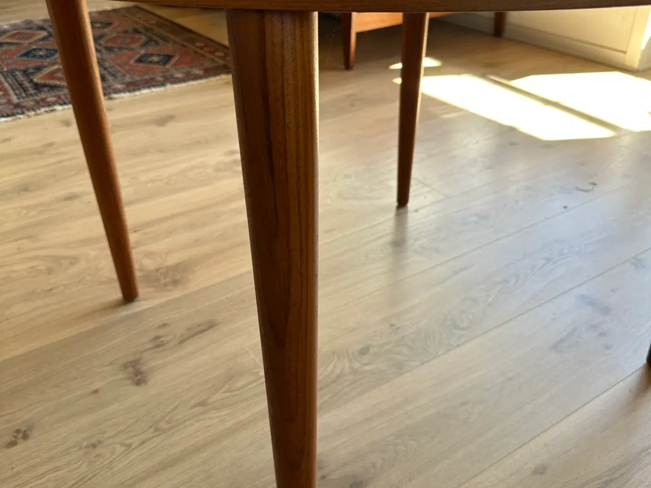 Billede 2 - Flot rundt sofabord i teak