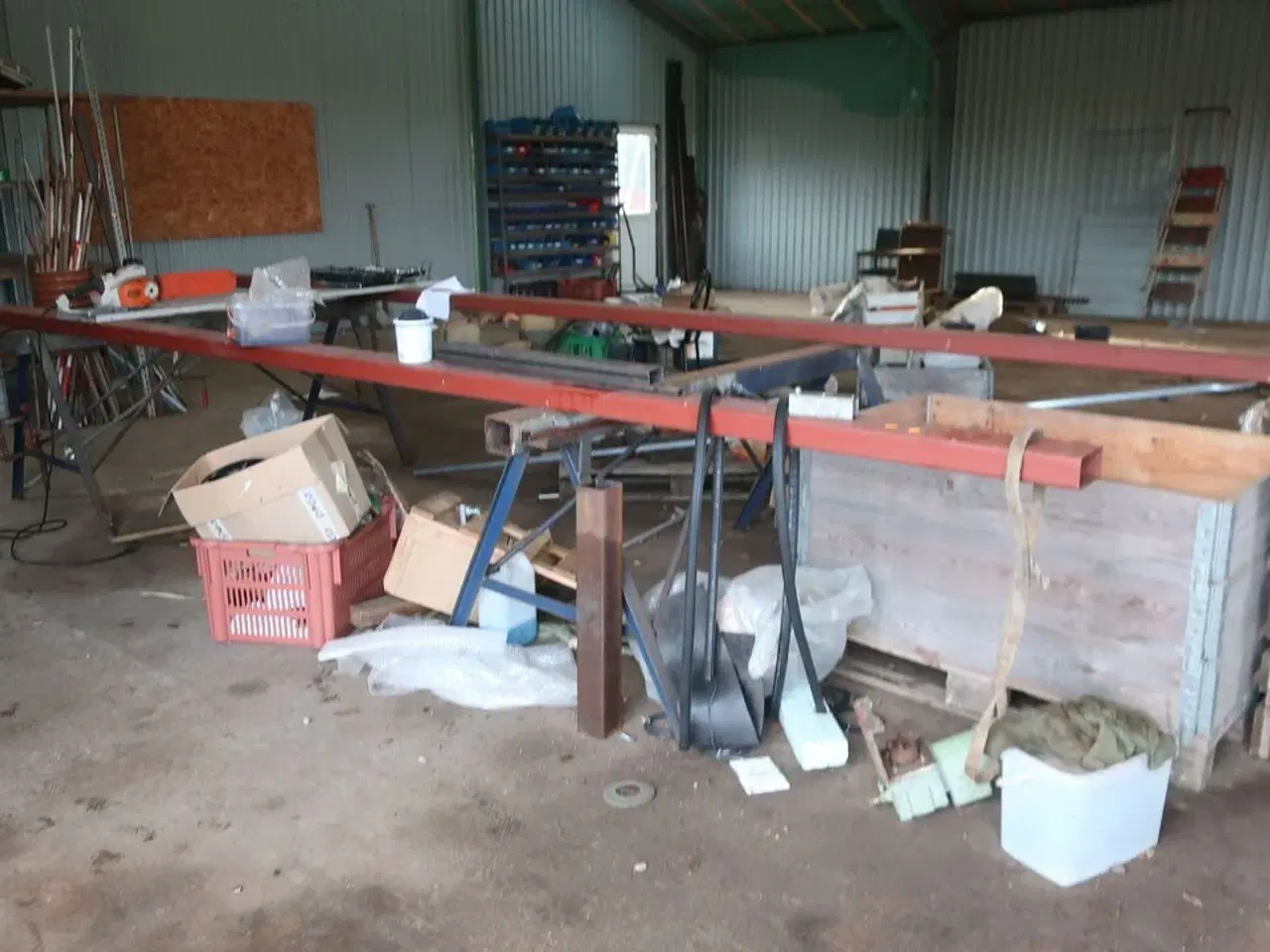 Billede 5 - 2 stk. rullebukke, paller, reoler, reservedele, værktøj, stiger m.m.