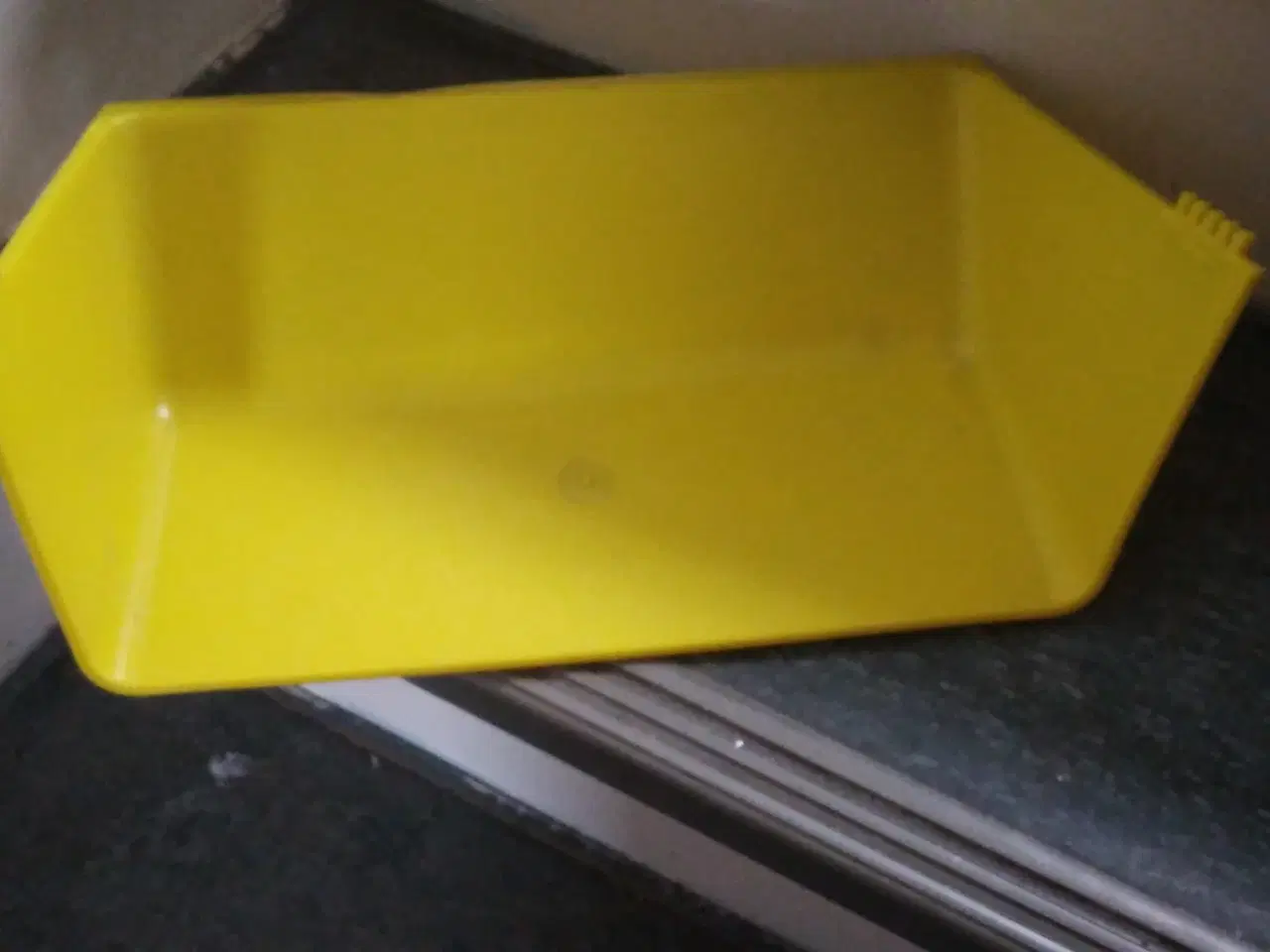 Billede 3 - hø-holder til kaninbur bortgives