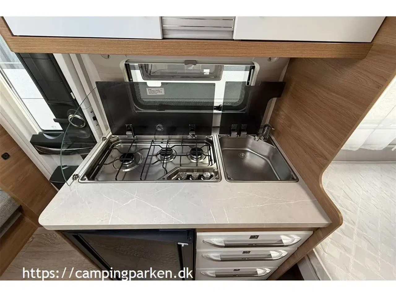 Billede 5 - 2023 - Hobby De Luxe 460 LU   Flot, nyere Hobby med populær indretning, mover og posemarkise