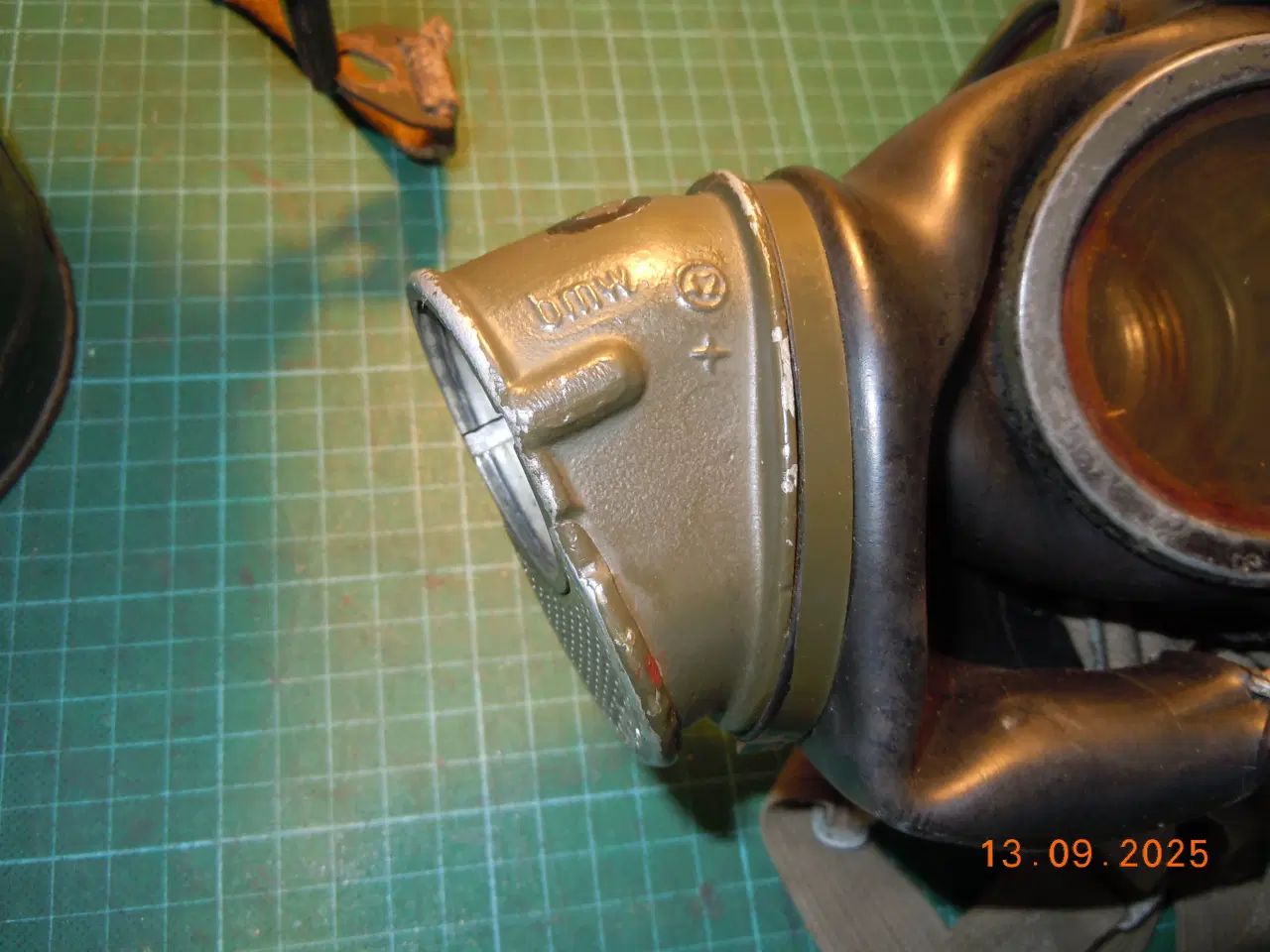 Billede 8 - Tysk gasmaske i beholder.