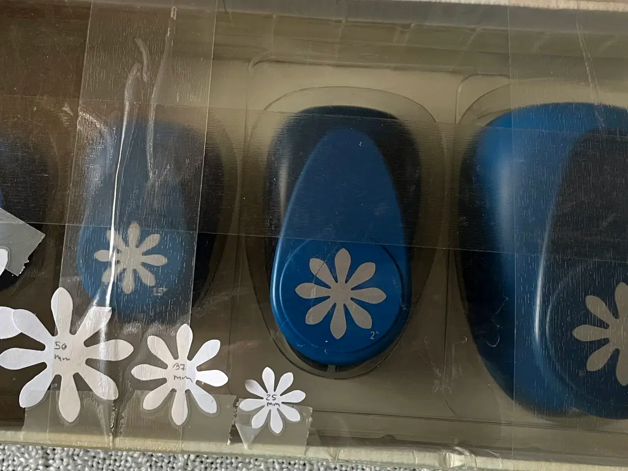 Billede 1 - Papirudstanser