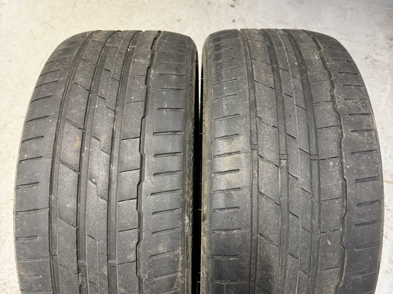Billede 1 - 2 brugte 235/40 19 hankook sommerdæk 