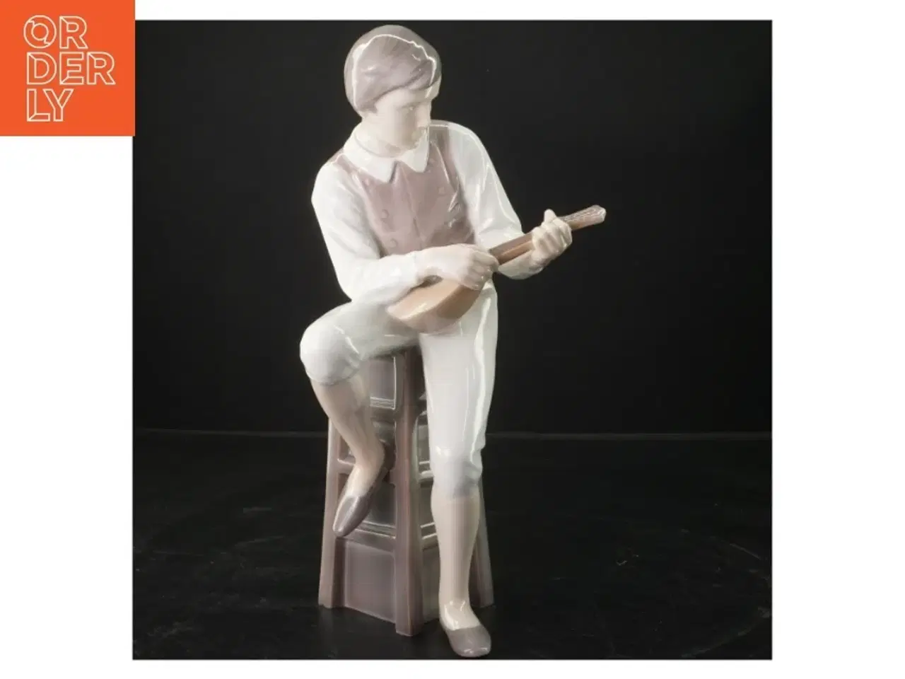 Billede 2 - Porcelænsfigur af mand med mandolin fra B&G (str. 30x9 cm)