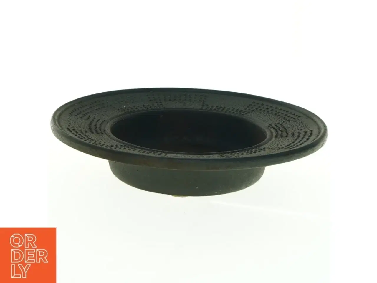 Billede 1 - Metal fad med relief kant fra Nyborg Jern (str. Diameter 26 cm)