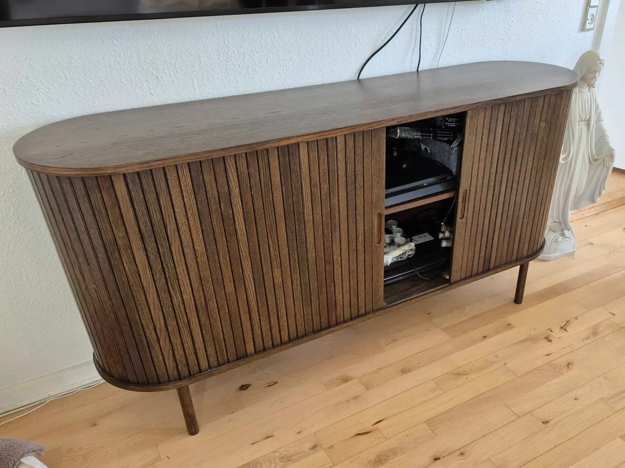 Billede 3 - Mørk eg, lyngvig skænk.