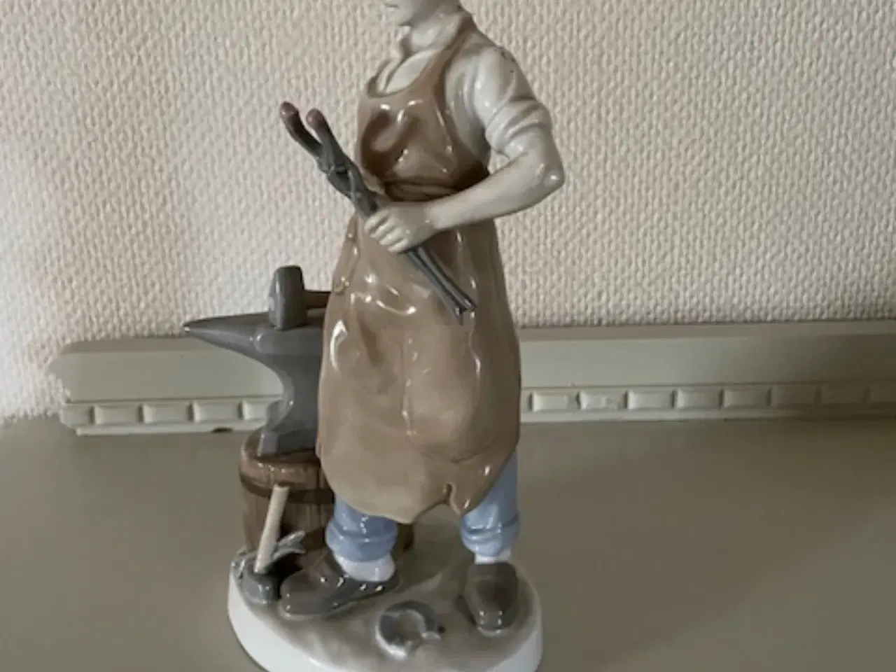 Billede 2 - Smeden porcelæns figur 