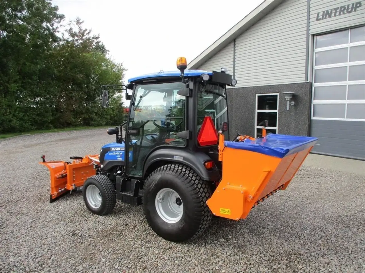 Billede 19 - Solis H26 HST SNOW EDITION med frontlift, front PTO, Vario SHL150 sneplov og SSP140 saltudlægger