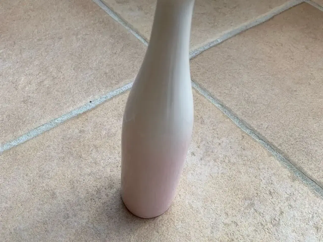 Billede 1 - Vase i lyserød/hvid