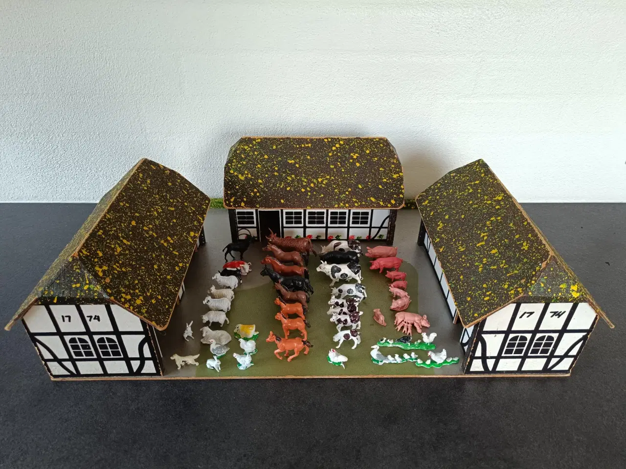 Billede 1 - 3-længet bondegård med 43 dyr