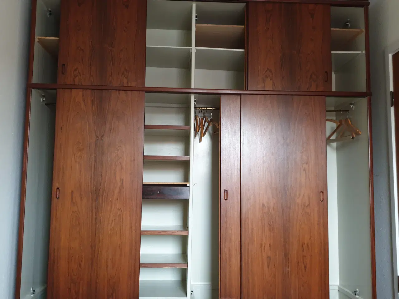 Billede 1 - Garderobeskab 4+4 døre