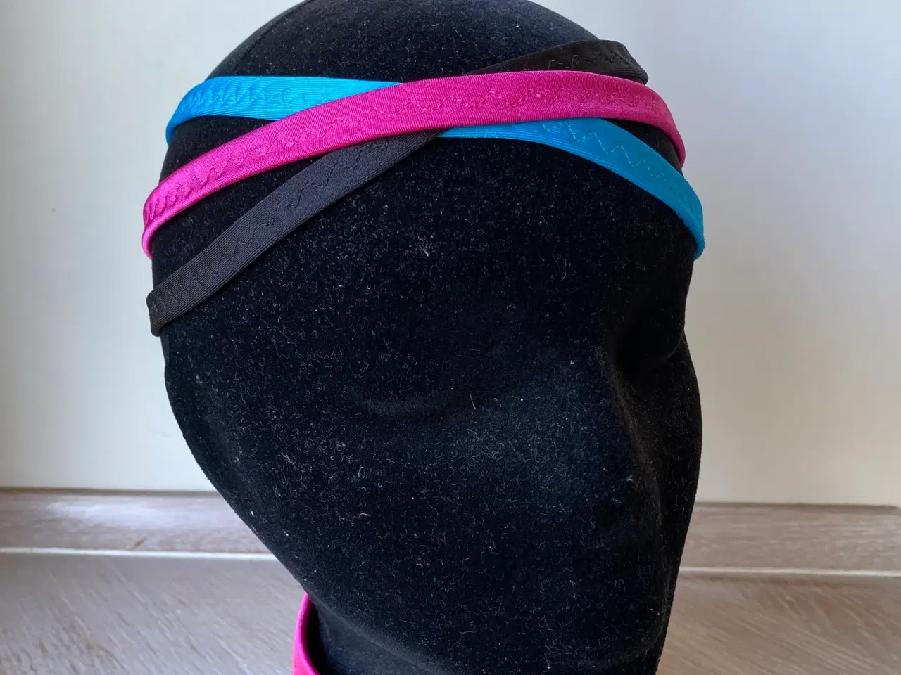 Billede 4 - Discodragt, top uden glimmer. Str 10-12 år ca