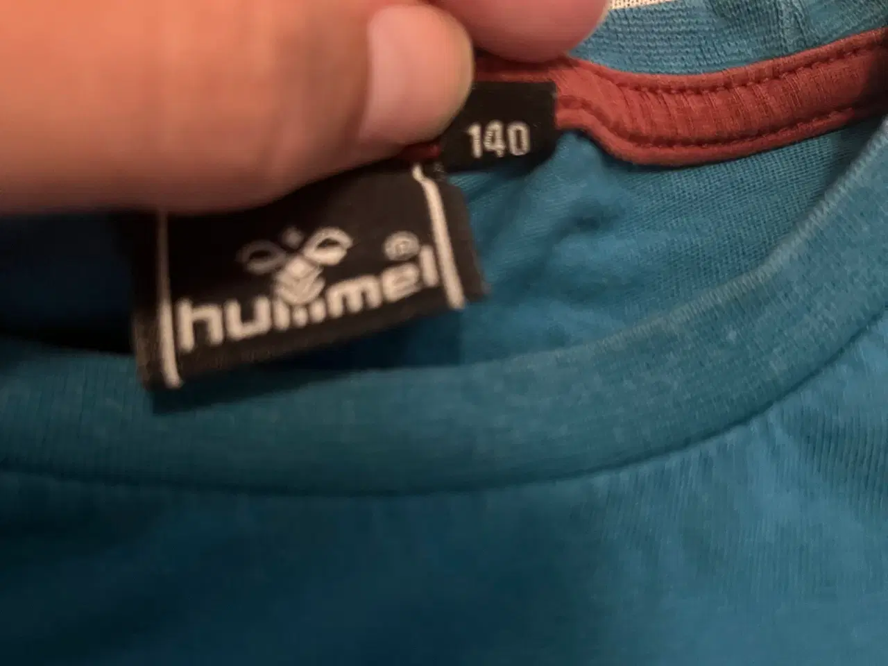 Billede 3 - T-shirt fra Hummel.
