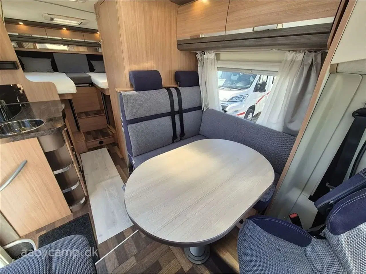 Billede 9 - 2016 - Knaus Sky I 650   Markise. solceller. lithium batteri. luftundervogn på bagaksel. Elektrisk indgangstrin. undervognsbehandlet.