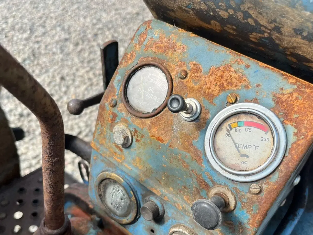 Billede 18 - Fordson Major Motoren mangler, men mange god dele.