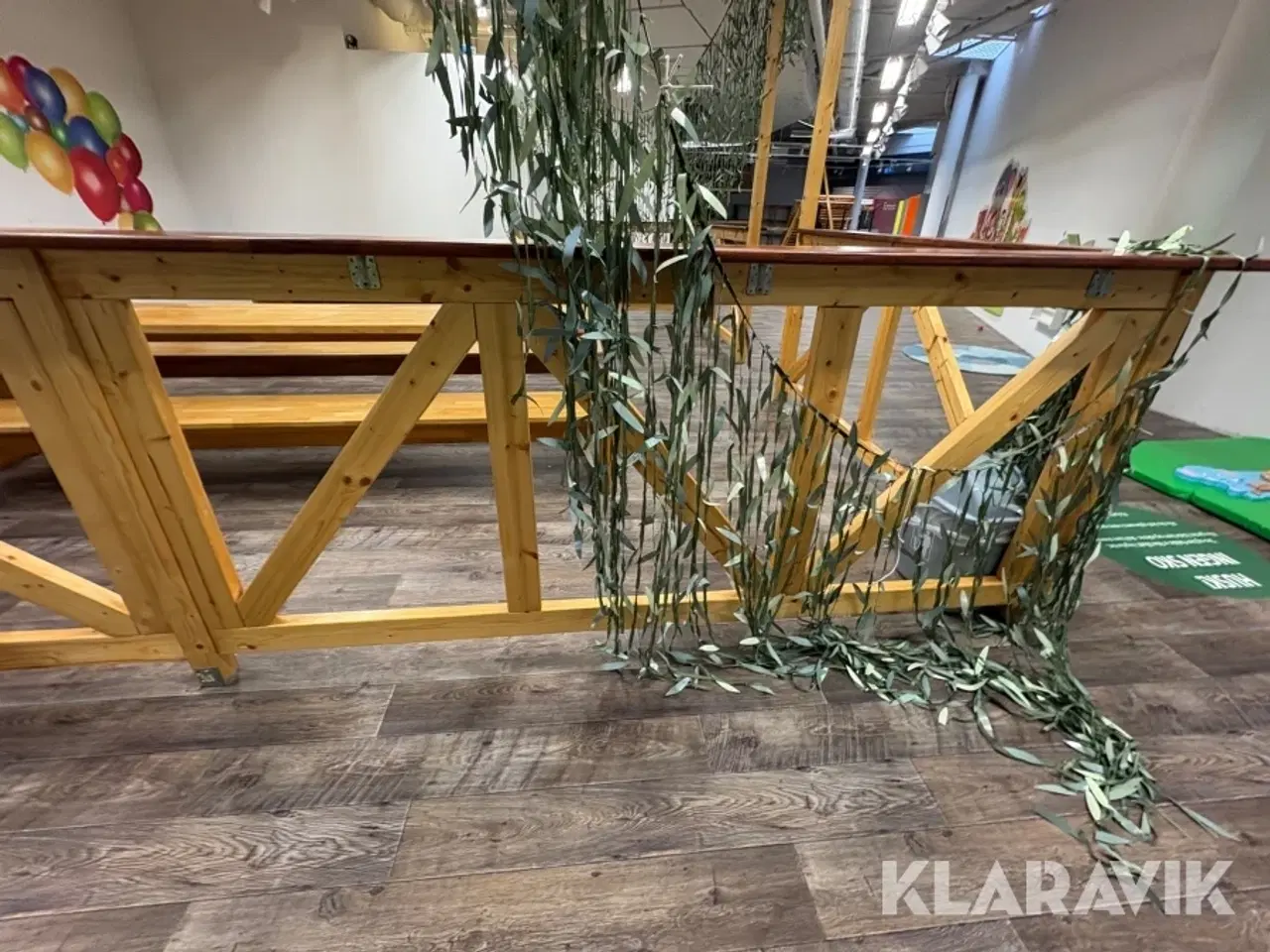 Billede 5 - Bordebænkesæt og indhegning