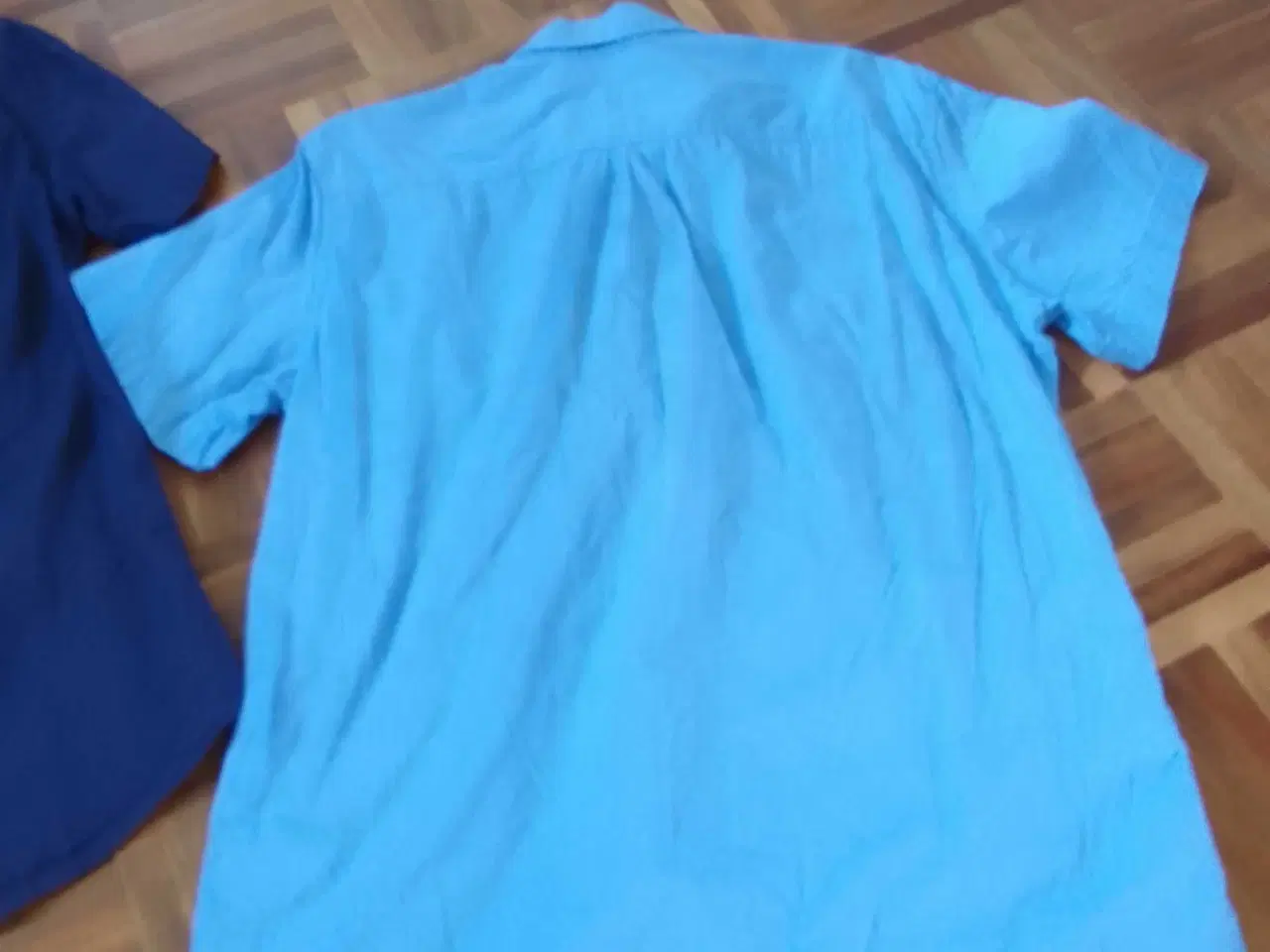 Billede 5 - 2 stk ensfarvet skjorter str m