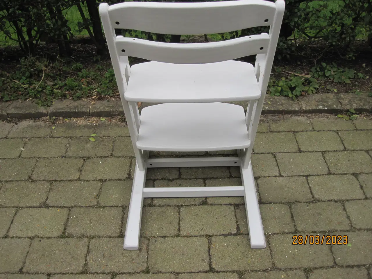 Billede 3 - BabyDan hvid højstol i træ. Flot. nypris 2300 kr-