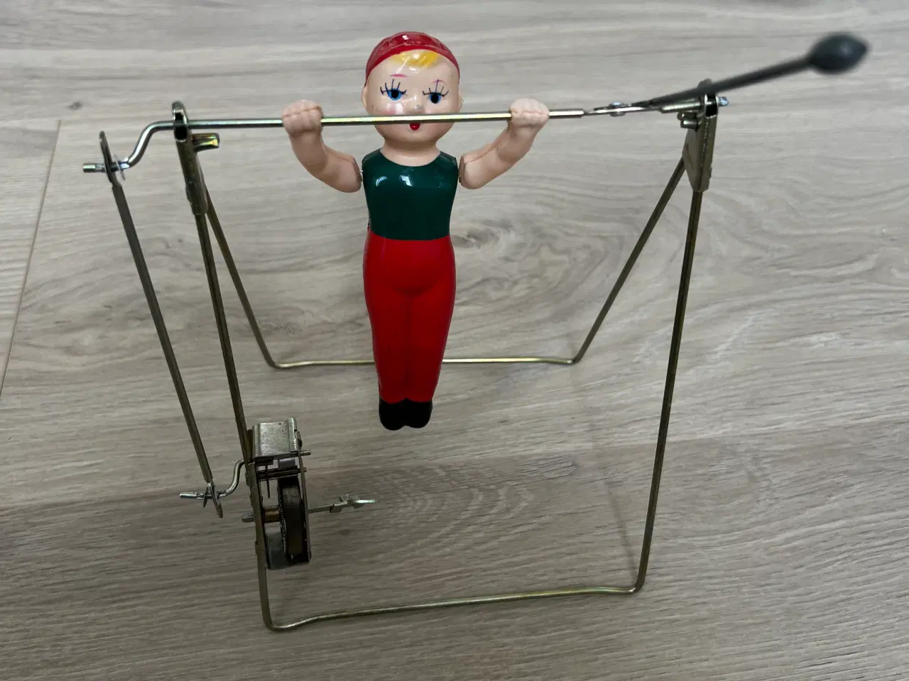 Billede 4 - Bliklegetøj med plastfigur i original emballage, S