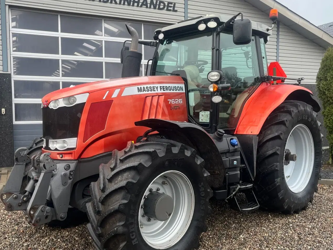 Billede 2 - Massey Ferguson 7626 Dyna 6 Med frontlift og Special Metallic lak
