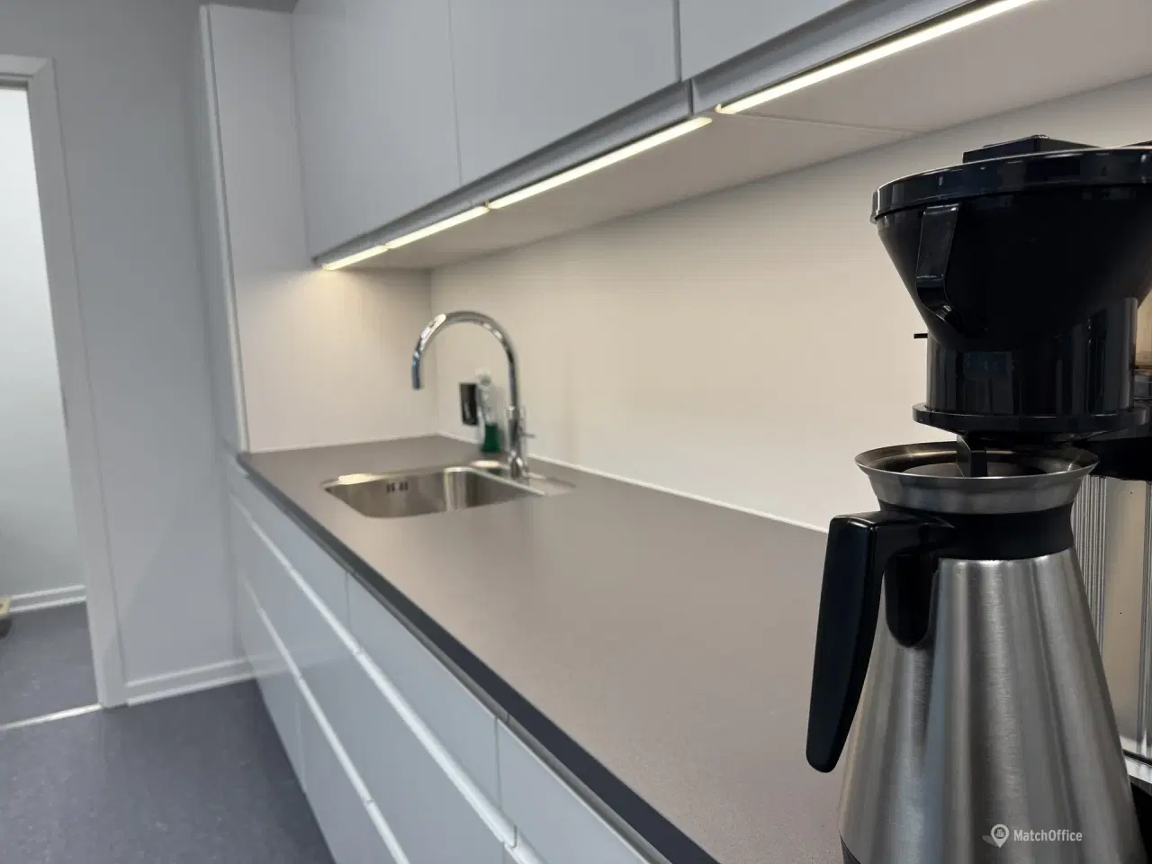 Billede 9 - Flot og helt morderne kontor-lejemål med en god beliggenhed tæt på offentlig transport i Birkerød.