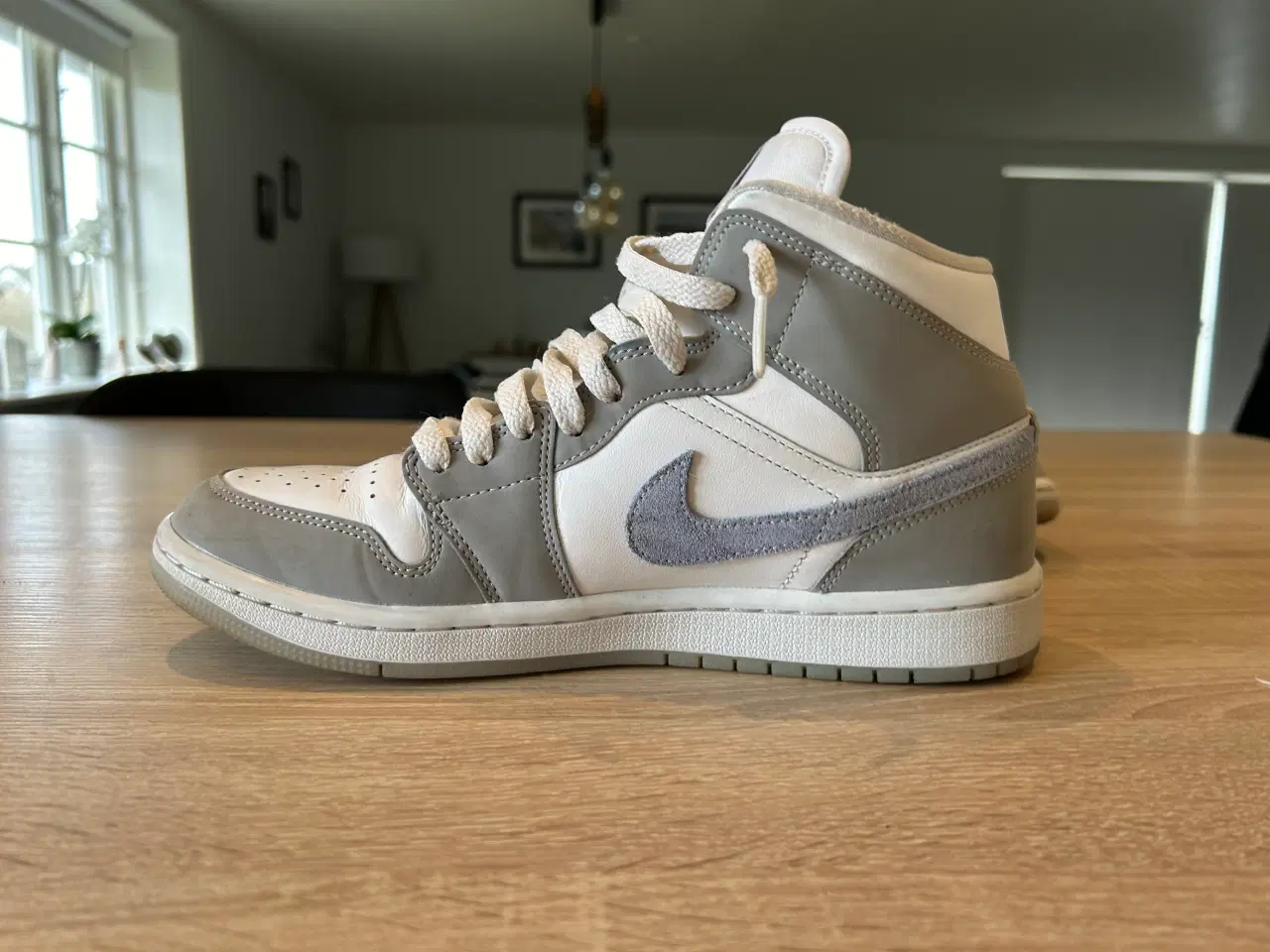 Billede 4 - Nike Air Jordan 1 Mid Wolf Grey 