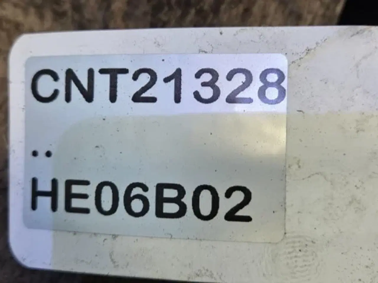 Billede 11 - New Holland LB115B Hjelmplade 87325160