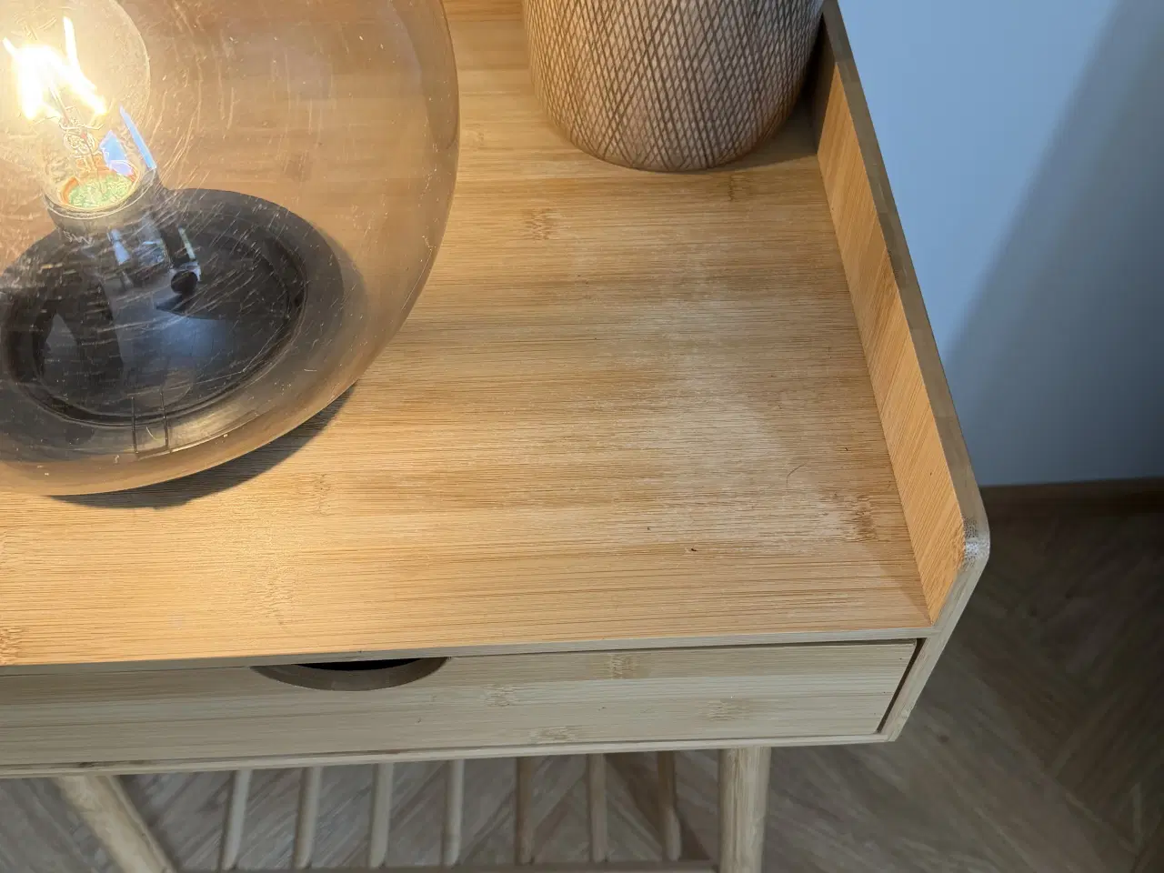Billede 2 - Fint lille sengebord fra Jysk