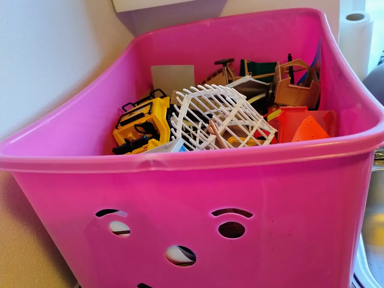 Billede 3 - 1 kasse blandet Playmobil. Kasse i pink eller blå 