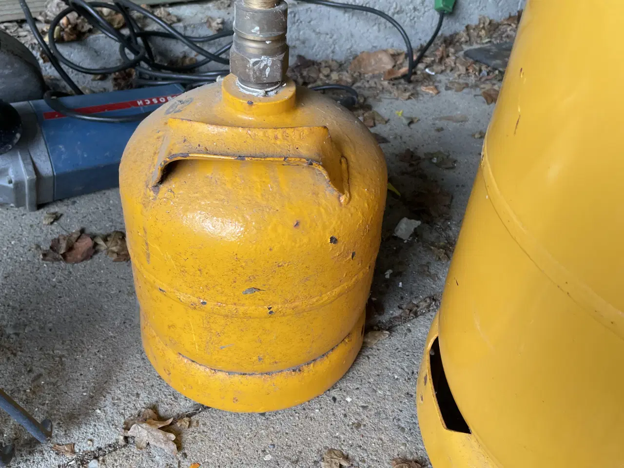 Billede 3 - 2 stk tomme gasflasker til grill/gas