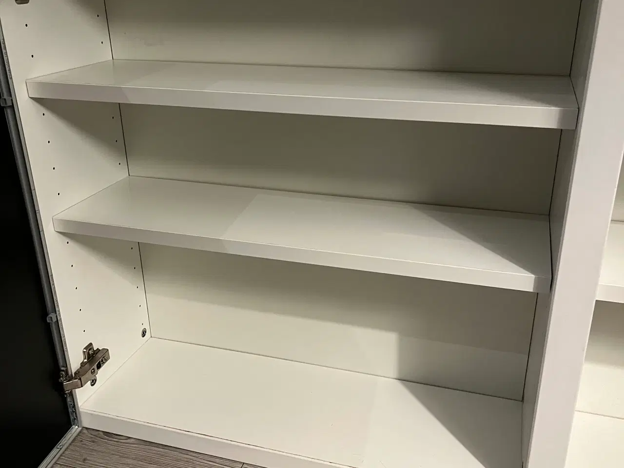 Billede 4 - Væghængt skab