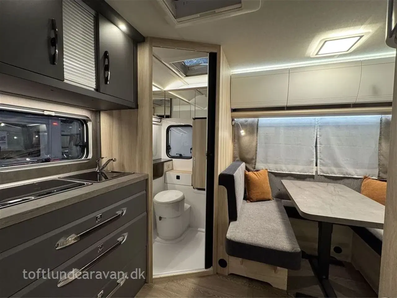 Billede 8 - 2026 - Hobby De Luxe 460 SFf   NY 2026 DK-LINE. m/QUEENS SENG og masser af udstyr inkl. i prisen. NU PÅ LAGER. *TILBUD*