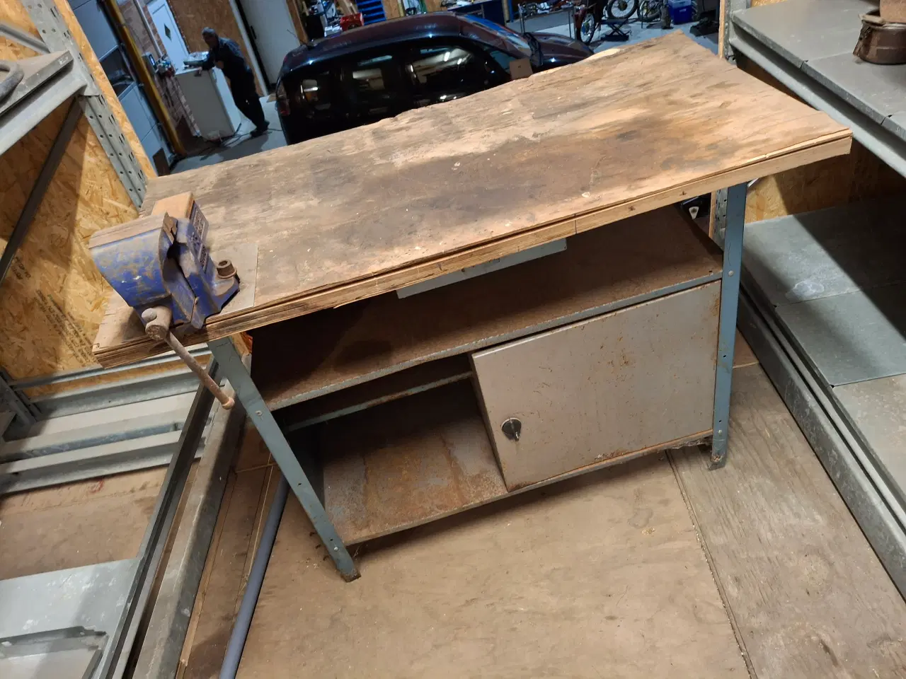 Billede 1 - Værkstedsbord med skruestik 