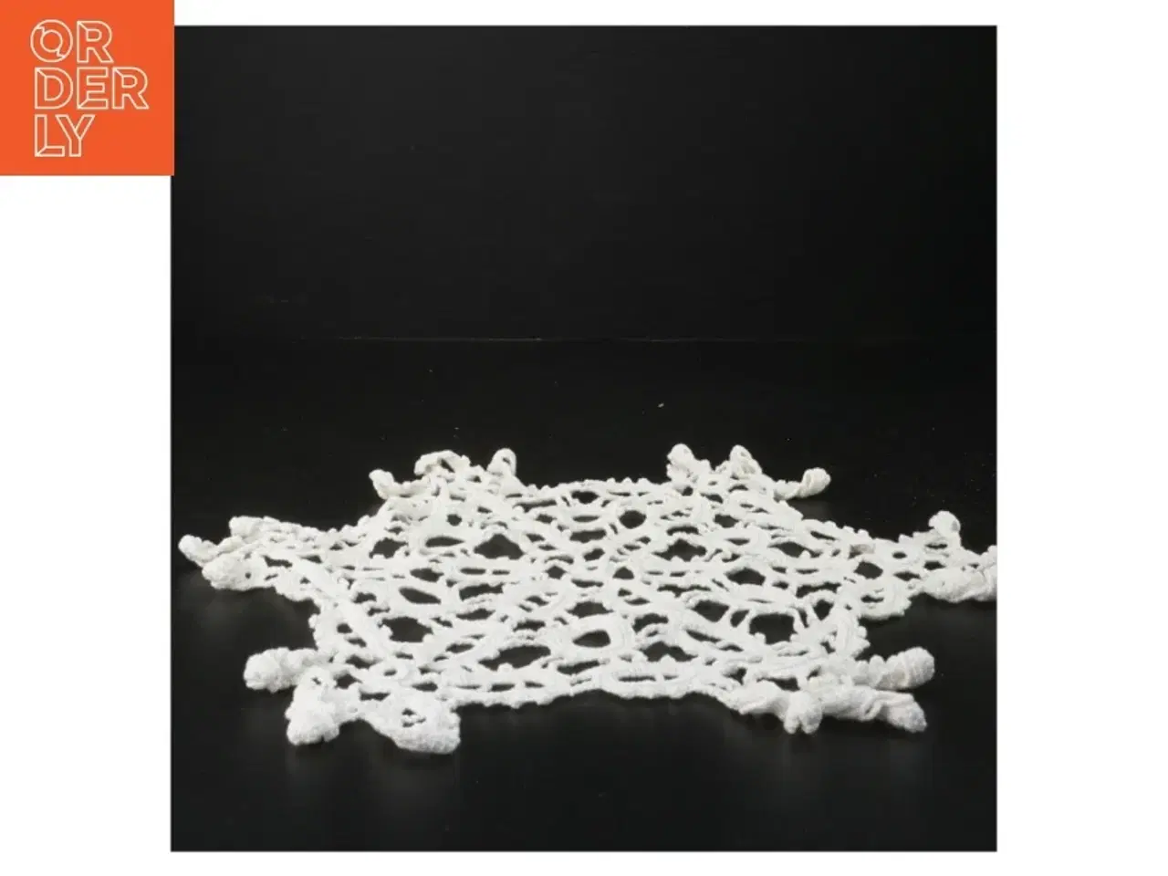 Billede 2 - Hæklet blonde dækkeserviet Ø 35 cm (str. Ø 35 cm)