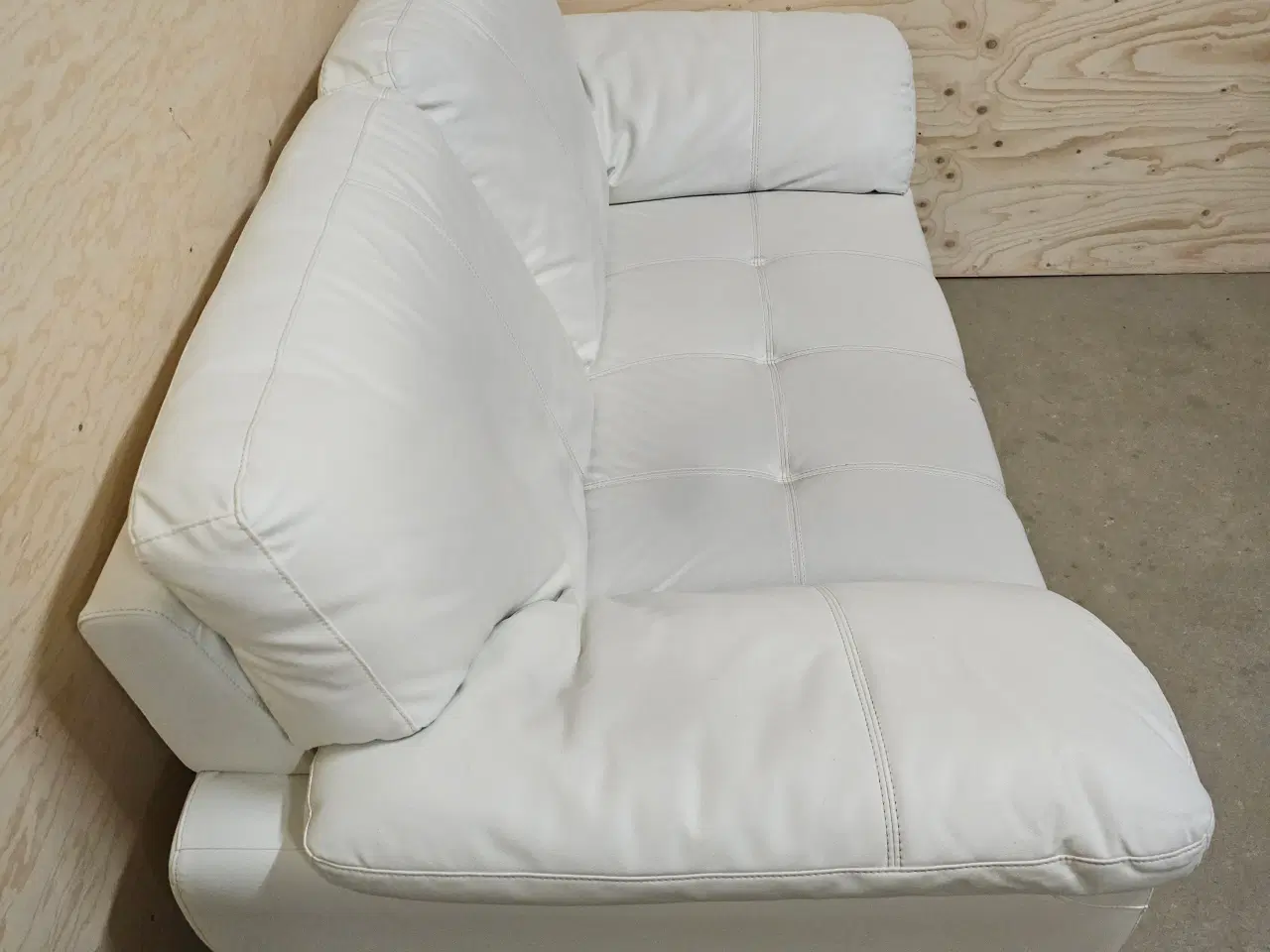 Billede 3 - 2 Pers. Kunstlæder Sofa – God Stand