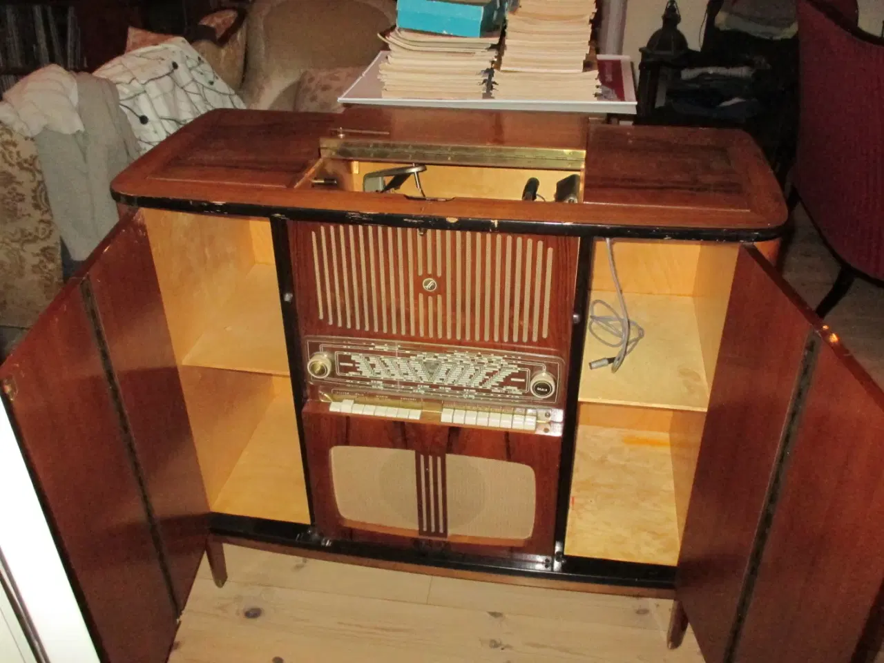 Billede 2 - Retro radiomøbel Linnet & Laursen Kardinal 549 RG