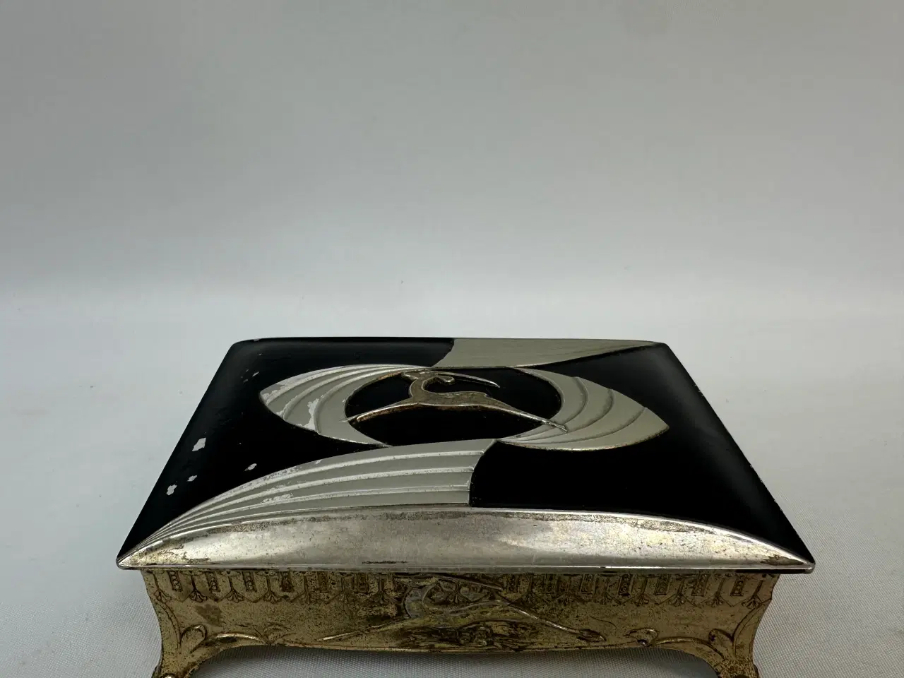 Billede 4 - Vintage skrin med dekorativt 'bukke' motiv