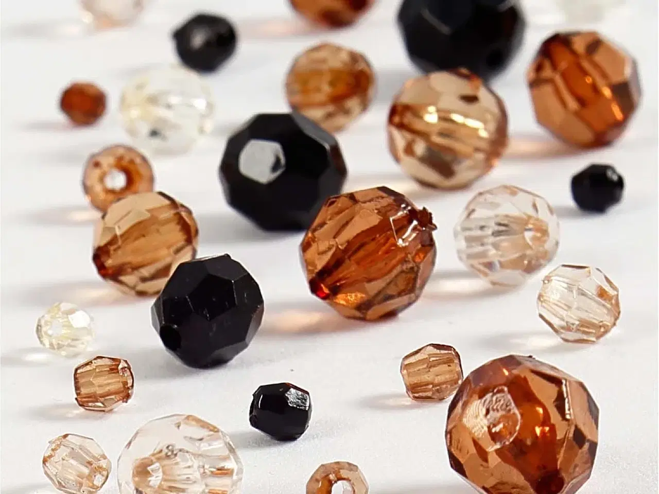 Billede 1 - Gyldne facetperler 4-12 mm, 50g til smykkedesign